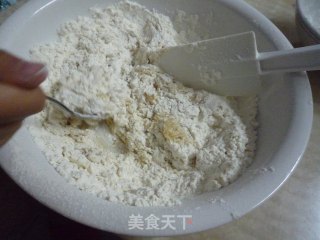 广式莲蓉蛋黄月饼的做法步骤：3