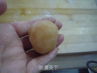 广式莲蓉蛋黄月饼的做法步骤：7