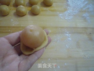 广式莲蓉蛋黄月饼的做法步骤：9