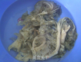 饭遭殃之------梅菜焖肉的做法步骤：1