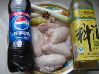 可乐鸡翅的做法步骤：1