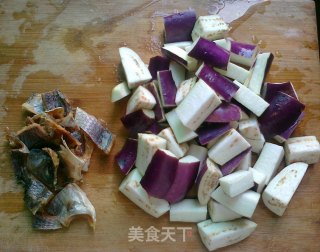 鱼干茄子煲的做法步骤：2