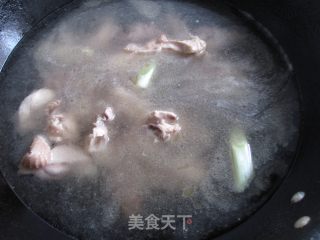 松菇鸡汤的做法步骤：6