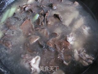 松菇鸡汤的做法步骤：8