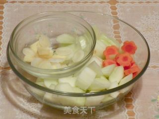 虾仁黄瓜的做法步骤：2