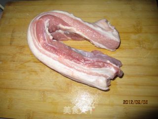 肥而不腻——红烧肉的做法步骤：1