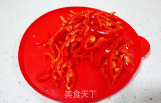 千张炒红椒的做法步骤：2