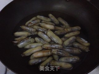 韭菜炒蛏子的做法步骤：2