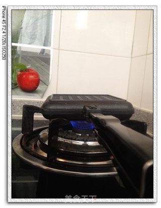 格子诱惑——华夫饼（泡打粉版，2个松饼的用量）的做法步骤：6