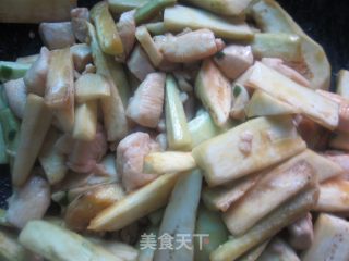 茄子炒鸡丁的做法步骤：4