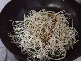 豇豆焖面的做法步骤：11