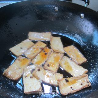 锅贴大块豆腐的做法步骤：6