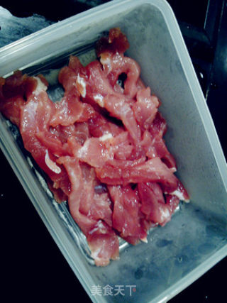 西兰花炒肉丝的做法步骤：1