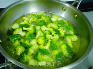 西兰花炒肉丝的做法步骤：5