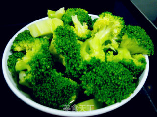 西兰花炒肉丝的做法步骤：6
