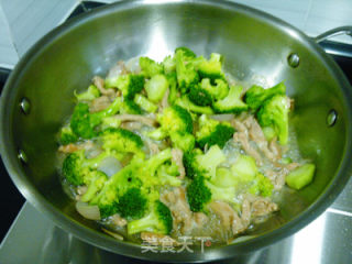 西兰花炒肉丝的做法步骤：11