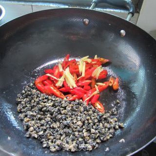 辣炒螺肉的做法步骤：6