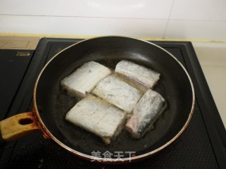 糖醋带鱼的做法步骤：3