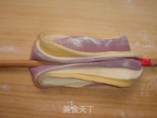 换着花样做馒头——【三色花卷】的做法步骤：12