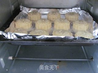 肉松月饼的做法步骤：16