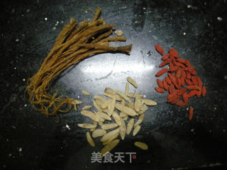 秋天滋补--枸杞人参鸡(一菜一汤)的做法步骤：1