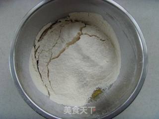 蛋黄莲蓉月饼的做法步骤：3