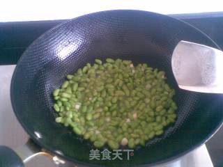 毛豆炒平菇的做法步骤：2