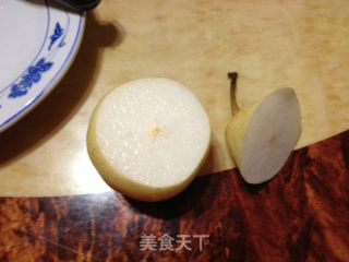 川贝蒸雪梨的做法步骤：2