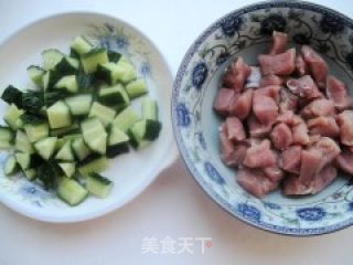酱爆肉丁的做法步骤：1