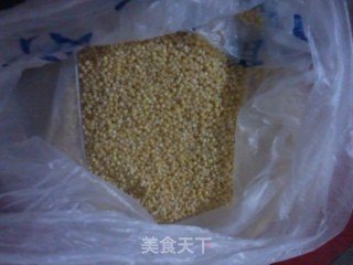 营养鸡蛋小米粥的做法步骤：1