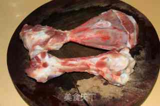猪骨炖莲藕汤的做法步骤：1