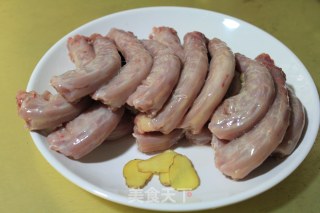 悠闲小吃麻辣鸡脖的做法步骤：1