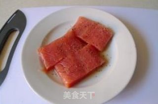 香煎三文鱼 + 芝士意面（10分钟健康套餐）的做法步骤：2