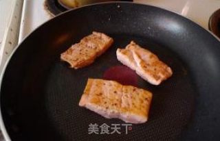香煎三文鱼 + 芝士意面（10分钟健康套餐）的做法步骤：4