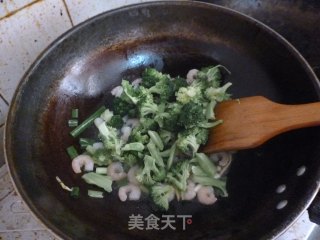 西兰花炒虾仁的做法步骤：7
