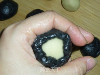 竹炭蛋黄酥的做法步骤：7