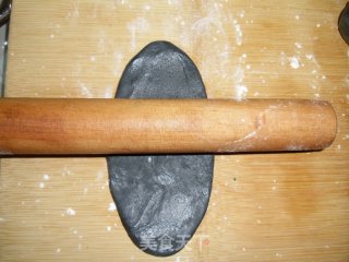 竹炭蛋黄酥的做法步骤：8