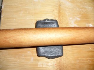 竹炭蛋黄酥的做法步骤：10