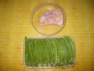 荷兰豆炒肉片的做法步骤：1