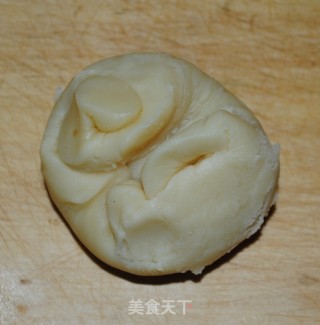 酥皮五仁月饼的做法步骤：12