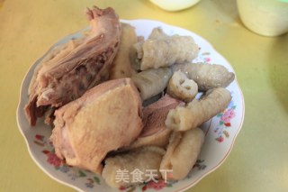 秋天滋补靓汤——淮杞海参水鸭汤的做法步骤：4