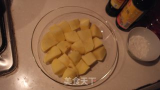 土豆烧排骨的做法步骤：2