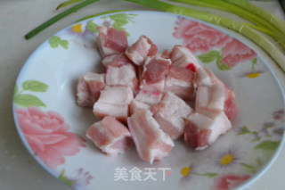 五花肉炖土豆的做法步骤：2