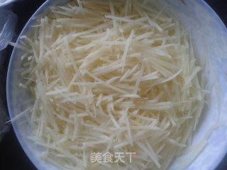 酸辣土豆丝的做法步骤：1