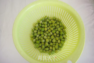 豌豆炒虾仁的做法步骤：2