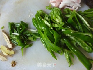 青椒肉丝的做法步骤：3