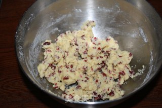 【蔓越莓酥饼】---酥得掉渣的饼干的做法步骤：6
