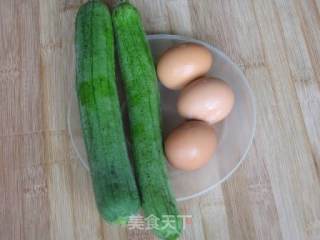 丝瓜炒鸡蛋的做法步骤：1