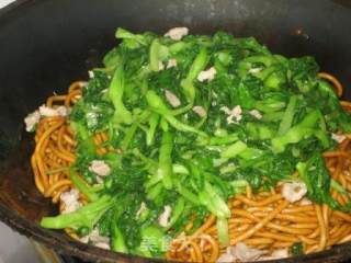 鸡毛菜肉丝炒面条的做法步骤：11