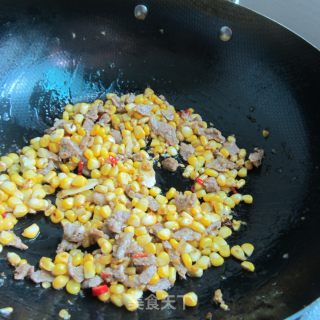 甜玉米炒肉的做法步骤：5